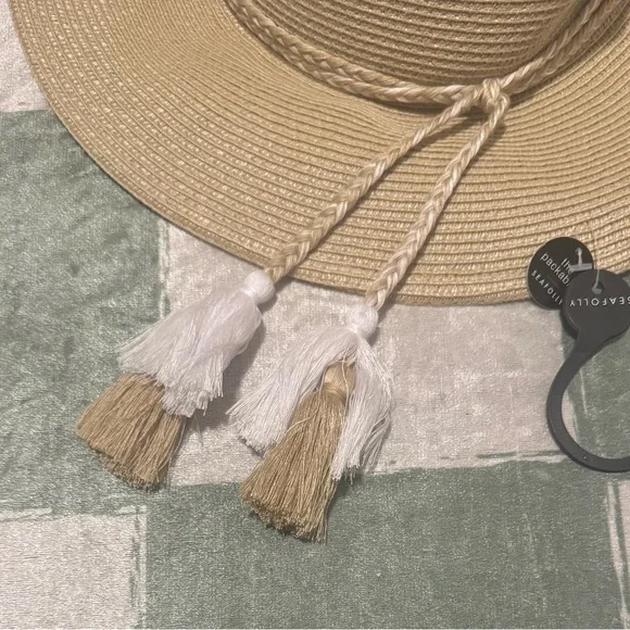 NWT Seafolly Stylish Australia Tan Straw Hat with Tassel